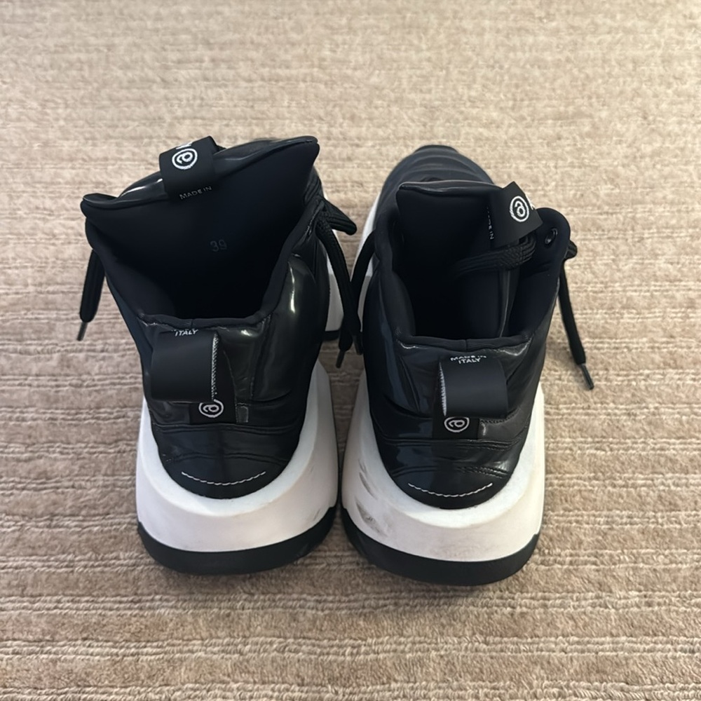 Maison Margiela warerproof sheakers in black color. Size:39 - Picture 4 of 13